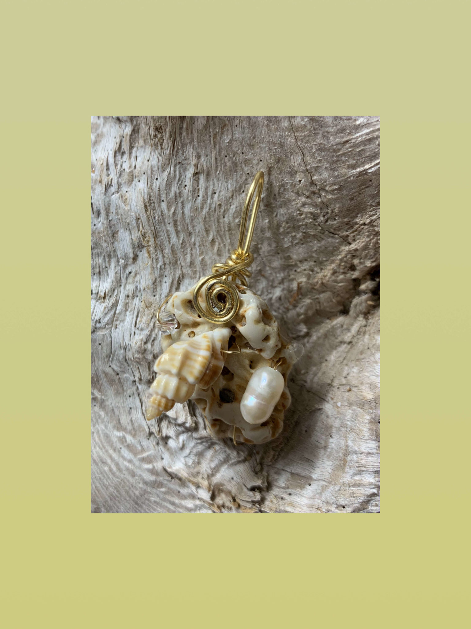 Small shell and pearl pendant - Onlyology